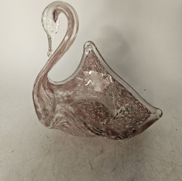 Vintage swan glass end of day trinket dish, approximately measures 6" x 5". - Picture 4 of 5